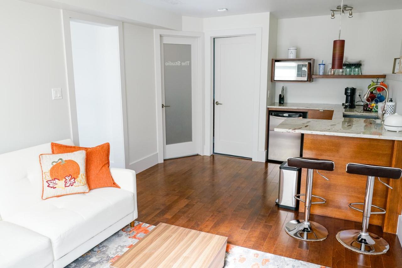 Studio On Capri Calgary Extérieur photo